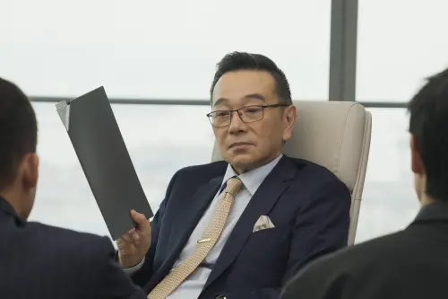 劉以豪和資深演員張晨光飾演父子。(圖/華映提供) ▲劉以豪和資深演員張晨光(如圖)飾演父子,他回憶曾經看過前輩很多作品,等戲時間2人也常聊天培養默契。(圖/華映提供)