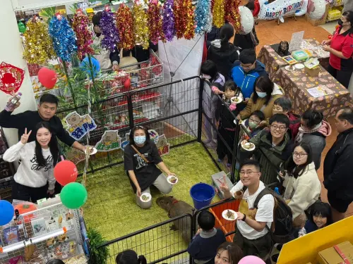 中聯百貨彰化大埔店喬遷開幕 會員5大有感回饋 ▲定期舉辦如「水豚君見面會」等親子活動,創造百貨與鄉親的情感連結,拉近距離,(圖/業者提供)