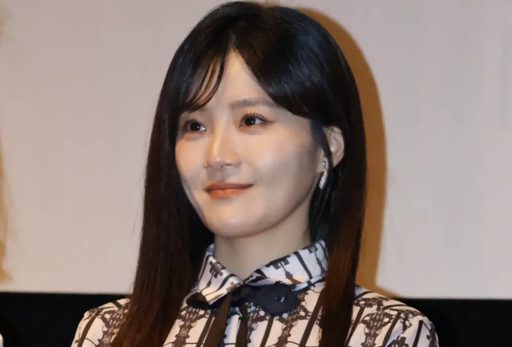 ▲楊小黎（如圖）是童星出身，小時候拍戲經歷黑道搶人，媽媽還在導演面前下跪。（圖／翻攝自楊小黎臉書）