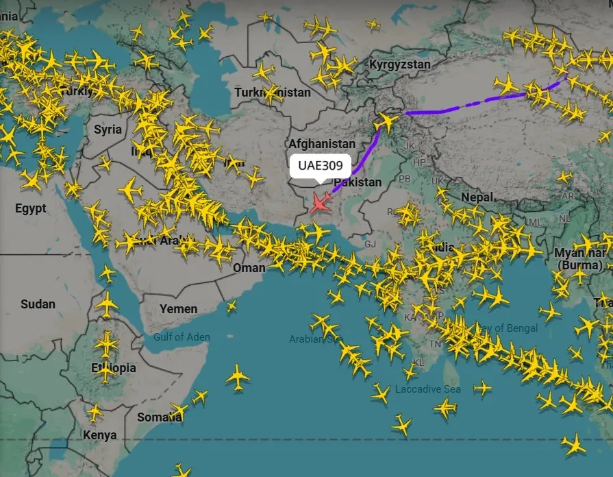 ▲印度與巴基斯坦戰火升溫，巴基斯坦宣布關閉領空48小時，仍有航班勇闖該區域空域。（圖／Flightrader24）