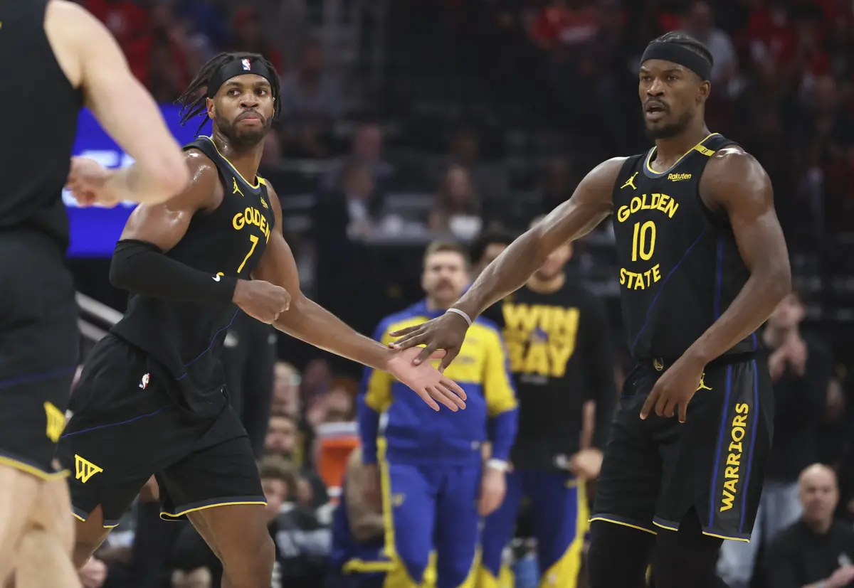 ▲勇士隊Hield比賽穿錯球褲，搞笑指控隊友Butler惡搞，Butler妙回「我援引第五修正案」，否認涉案。（圖／路透／達志影像）