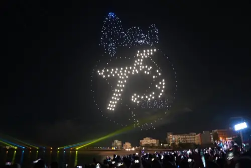 澎湖花火節「史努比無人機」表演取消?開幕太落漆 縣府回應了 ▲史努比粉絲哭哭!2025澎湖國際海上花火節「Peanuts花生漫畫75週年」,開幕式「史努比無人機」表演落漆像抽筋。據傳將取消解約停飛,縣政府回應了。(圖/翻攝自澎湖縣政府FB)