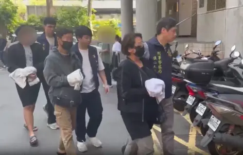 ▲本次由刑事局帶回的55人中，包含遭人蛇集團誘騙至詐騙園區的一般民眾，也有人蛇集團成員。（圖／刑事局提供）