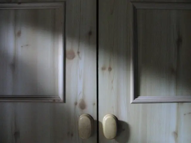 ▲有女網友在租屋處的衣櫃後方，找到一間密室，就連房東也不知道有這個空間。（示意圖／翻攝自photoAC）