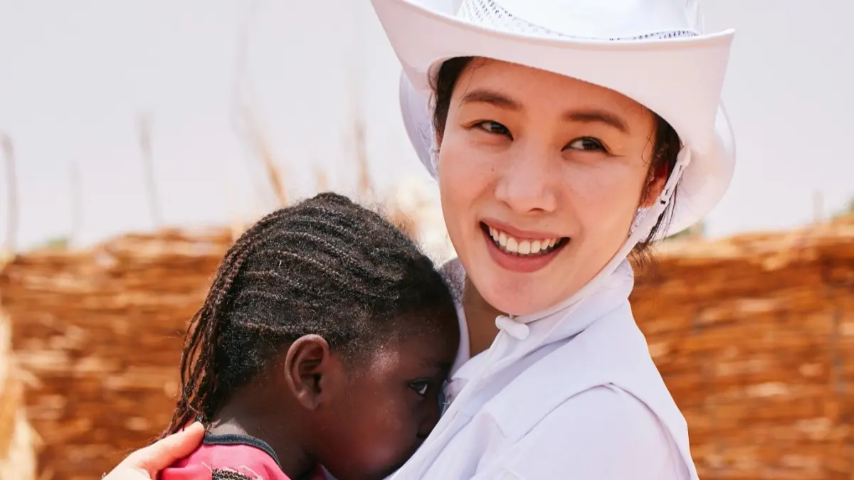 ▲金賢珠將在台北舉辦公益見面會，門票改以捐款獲得；她曾帶著救援物資去尼泊爾，探視地震災民與孩童，金賢珠看到他們的微笑，成了自己活下去的動力。（圖／台灣好鄰居提供）