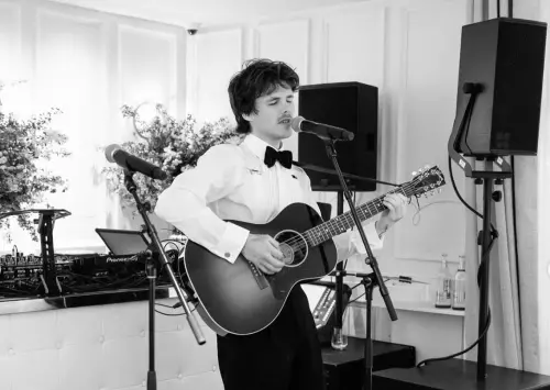 ▲貝克漢家的老3克魯茲(如圖),在爸爸大衛的50歲生日宴上唱歌助興。(圖/摘自IG) ▲貝克漢家的老3克魯茲(如圖),在爸爸大衛的50歲生日宴上唱歌助興。(圖/摘自IG)