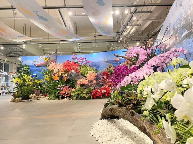 ▲來自屏東的優質花卉，包括蘭花、盆花、鮮切花、切葉等，並以創意花藝布置呈現屏東農業物產與觀光魅力。（圖／屏東縣府提供）