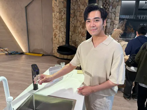 ▲LG飲水機有桌上型和廚下型可供選擇。（圖／記者周淑萍攝）