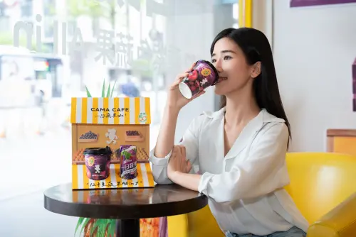 ▲母親節CAMA CAFE百蜜蔬果冷萃「現折10元」！「買6送1」寄杯咖啡優惠。（圖／CAMA CAFE提供）