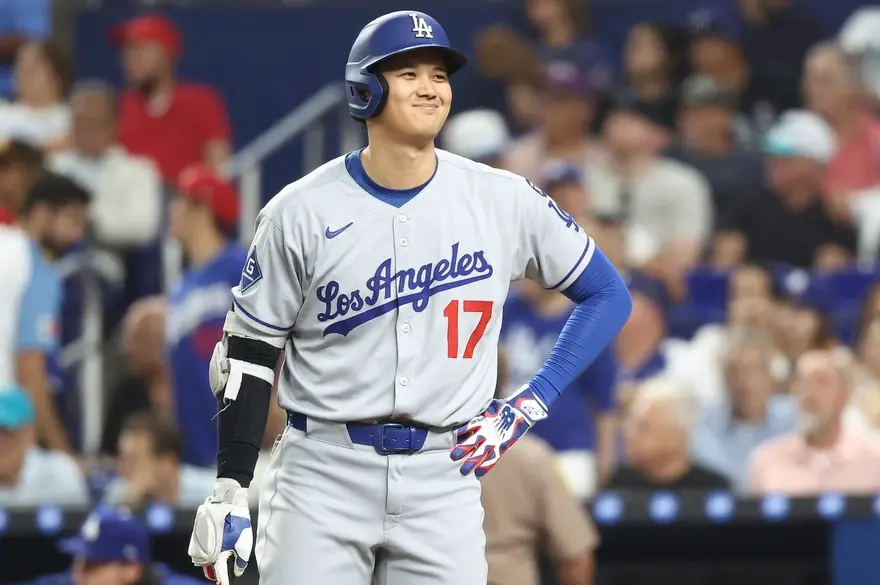 ▲世界巨星大谷翔平稱職擔任最強核彈頭，敲出本季第4支三壘安打，又選到3保送，開啟球隊攻勢，道奇終場10：1打爆馬林魚，客場3連戰最終拿下2勝坐收。（圖／美聯社／達志影像）