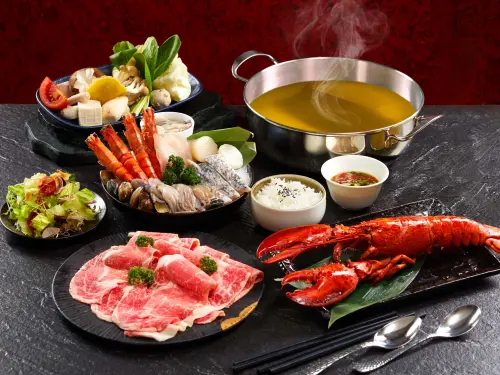 ▲「Asia49」的豪華龍蝦海陸火鍋雙人套餐，下殺至6折。（圖／台北遠東香格里拉提供）