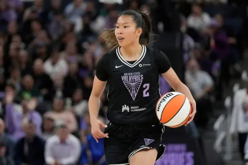 ▲WNBA台裔後衛陳紫柔（Kaitlyn Chen）不僅拿下生涯首個得分，更寫下WNBA史上首位得分的台裔美國球員紀錄，獲得現場觀眾熱烈歡呼。（圖／美聯社／達志影像）