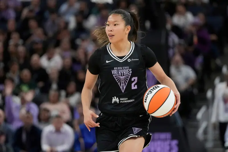 ▲WNBA台裔後衛陳紫柔（Kaitlyn Chen）不僅拿下生涯首個得分，更寫下WNBA史上首位得分的台裔美國球員紀錄，獲得現場觀眾熱烈歡呼。（圖／美聯社／達志影像）