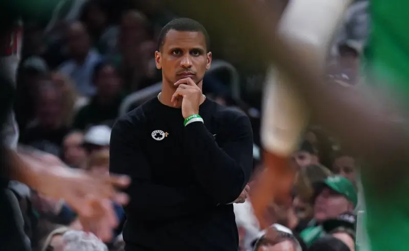 ▲NBA季後賽東區強權波士頓塞爾提克隊在主場連敗給紐約尼克隊，系列賽陷入0：2落後，引發球迷強烈不滿，紛紛要求球隊開除總教練Joe Mazzulla。（圖／路透／達志影像）