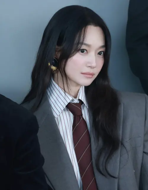 ▲申敏兒（如圖）與金宇彬的戀情受到許多粉絲關注。（圖／申敏兒IG）