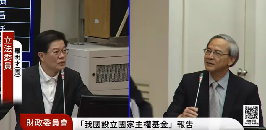 ▲國安基金啟動第9次護盤，今（8）日在立法院財政委員會，有立委詢問目前進場金額，是不是買了很多台積電？財政部次長、也是國安基金操盤手阮清華（右）表示，畢竟台積電權值比較高。（圖／擷取自立法院議事轉播）