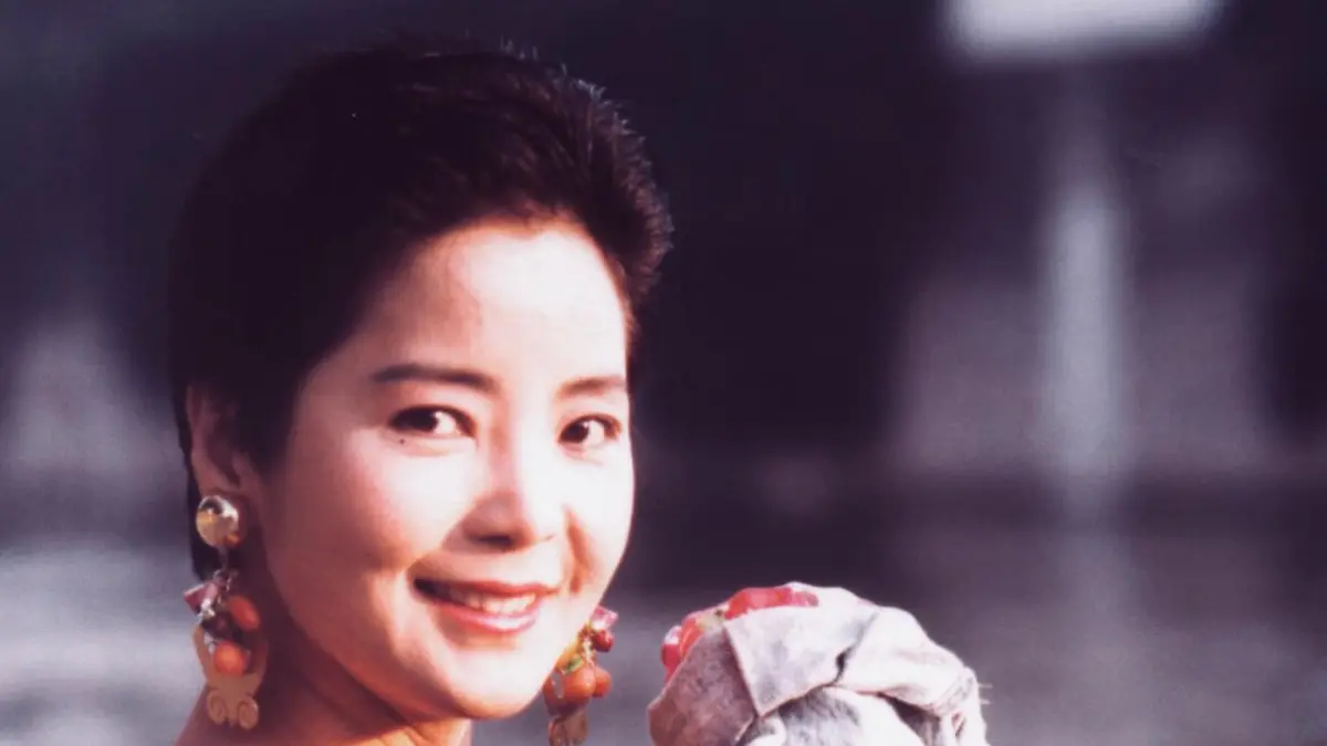 ▲今（8）日是鄧麗君逝世30週年，所屬唱片公司宣布將於6月發行從未曝光的遺作〈情歌最愛夜霧時〉，30年前她因哮喘引發急性呼吸衰竭逝世，紀念音樂會在今日上午於新北市「筠園」舉行。（圖／翻攝自鄧麗君 Teresa Teng臉書）