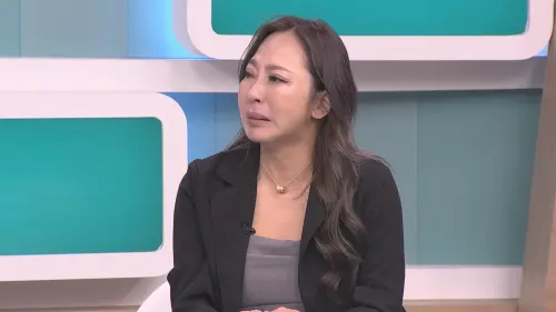 ▲許寀菁賺錢養全家還債。（圖／和展影視