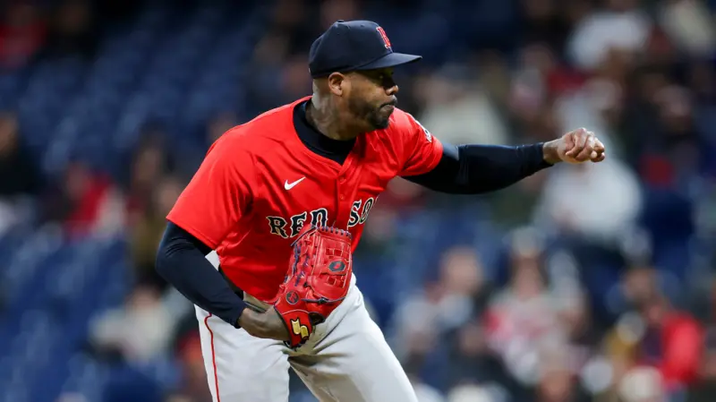 ▲美國職業棒球大聯盟（Major League Baseball）今（8）日波士頓紅襪交手德州遊騎兵，紅襪火球男Aroldis Chapman竟飆出時速高達167km的速球，比自強號的極速還快。（圖／美聯社／達志影像）