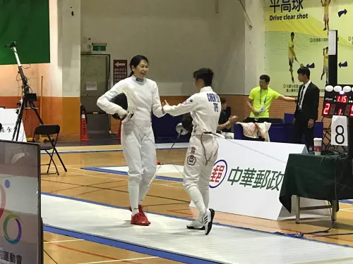 ▲1988年及1992年連續在奧林匹克運動會跆拳道示範賽勇奪金牌國手陳怡安（左），將以擊劍選手身分參加世壯運。（圖／北市府提供）