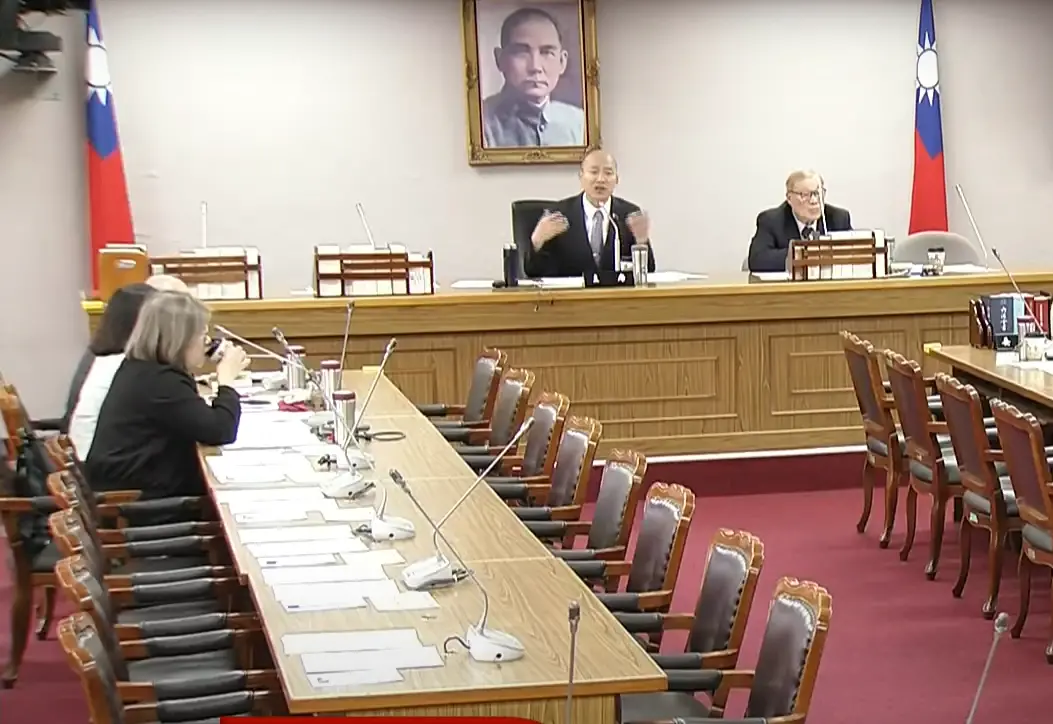 ▲柯建銘質疑朝野協商不公，韓國瑜反酸，自己不吃藥還怪別人。（圖／翻攝立院ivod系統）