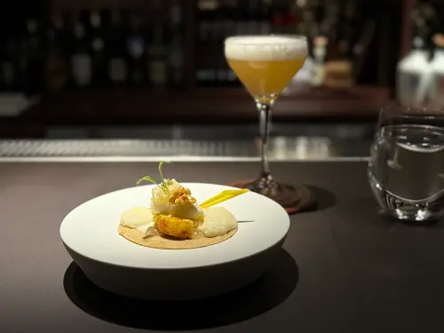 最後一站將到米其林一星Impromptu主廚李皞(Paul Lee)所開設的Bar Impromptu,可品嚐甜點與特調。(圖/記者葉盛耀攝) ▲最後一站將到米其林一星Impromptu主廚李皞(Paul Lee)所開設的Bar Impromptu,可品嚐甜點與特調。(圖/記者葉盛耀攝)