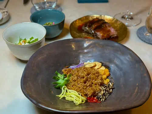 亞洲五十大主廚林泉(Richie Lin)端出的主菜是「牛小排/阿稼/南拷饕」。(圖/記者葉盛耀攝) ▲亞洲五十大主廚林泉(Richie Lin)端出的主菜是「牛小排/阿稼/南拷饕」。(圖/記者葉盛耀攝)