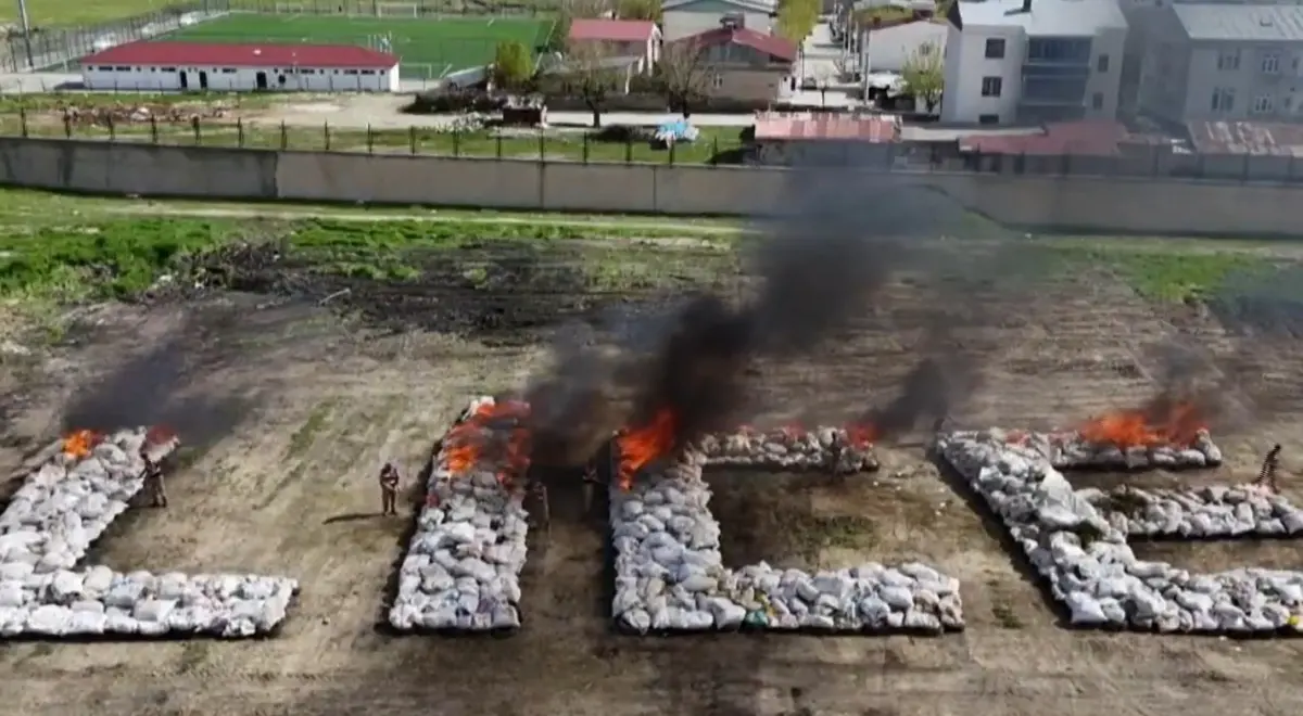 ▲土耳其銷毀大麻，竟在小鎮上直接燃燒，造成2.5萬居民受害。（圖／@bosunatiklamaX）