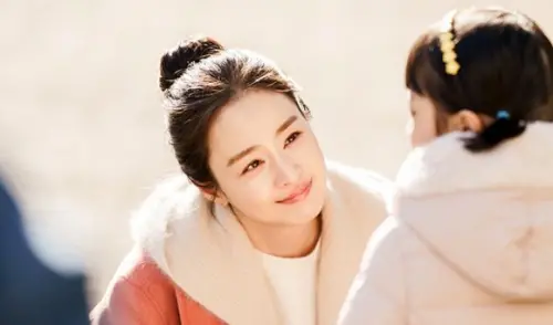 ▲金泰希（如圖）與劇中女兒的感情戲讓觀眾看了全哭慘。（圖／NAVER）