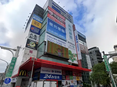 ▲家樂福桂林店備受外國遊客喜愛。（圖／翻攝Google地圖）