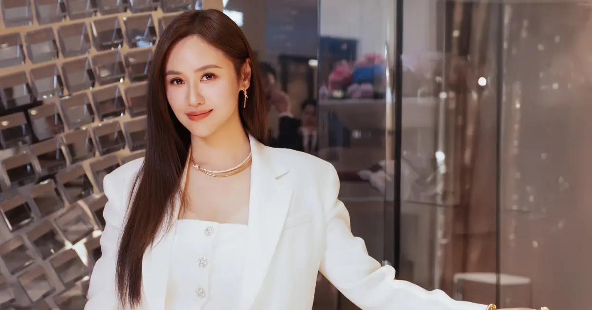 ▲女星吳姍儒前陣子因轉賣廠商送的公關品引起爭議，沒想到在錄影時竟然被來賓調侃，「有氣泡水喝嗎？」而她也以開玩笑的方式回應，「早就賣掉了啦」。（圖／ebcdeegirlstalk IG）