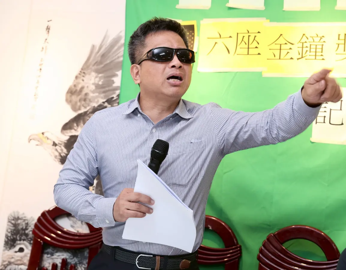 ▲澎恰恰的債主包括簡振興（如圖）等今日開記者會控訴他出爾反爾，澎恰恰經紀人反擊，表示請債主們透過法律程序，申請支付命令處理。（圖／記者嚴俊強攝）