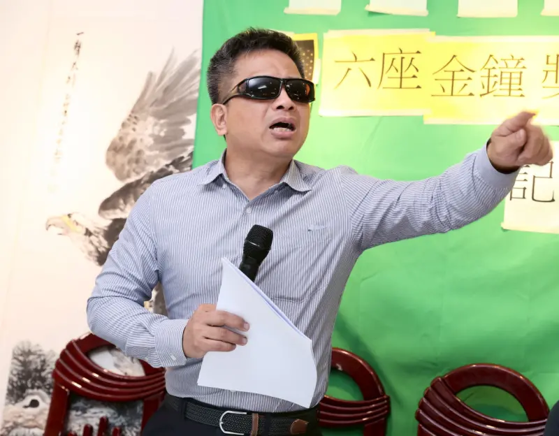 ▲澎恰恰的債主包括簡振興（如圖）等今日開記者會控訴他出爾反爾，澎恰恰經紀人反擊，表示請債主們透過法律程序，申請支付命令處理。（圖／記者嚴俊強攝）