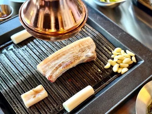 ▲金豬食堂選用台灣究好豬，一點豬味都無。（圖／記者蕭涵云攝）