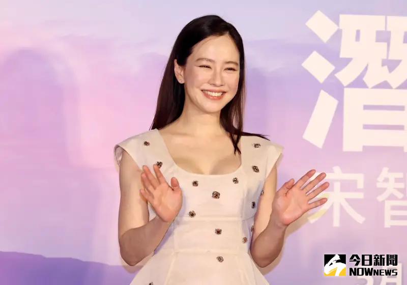 直擊／宋智孝「超狂爆乳+透視裝」現身信義區！超仙模樣路人呆了