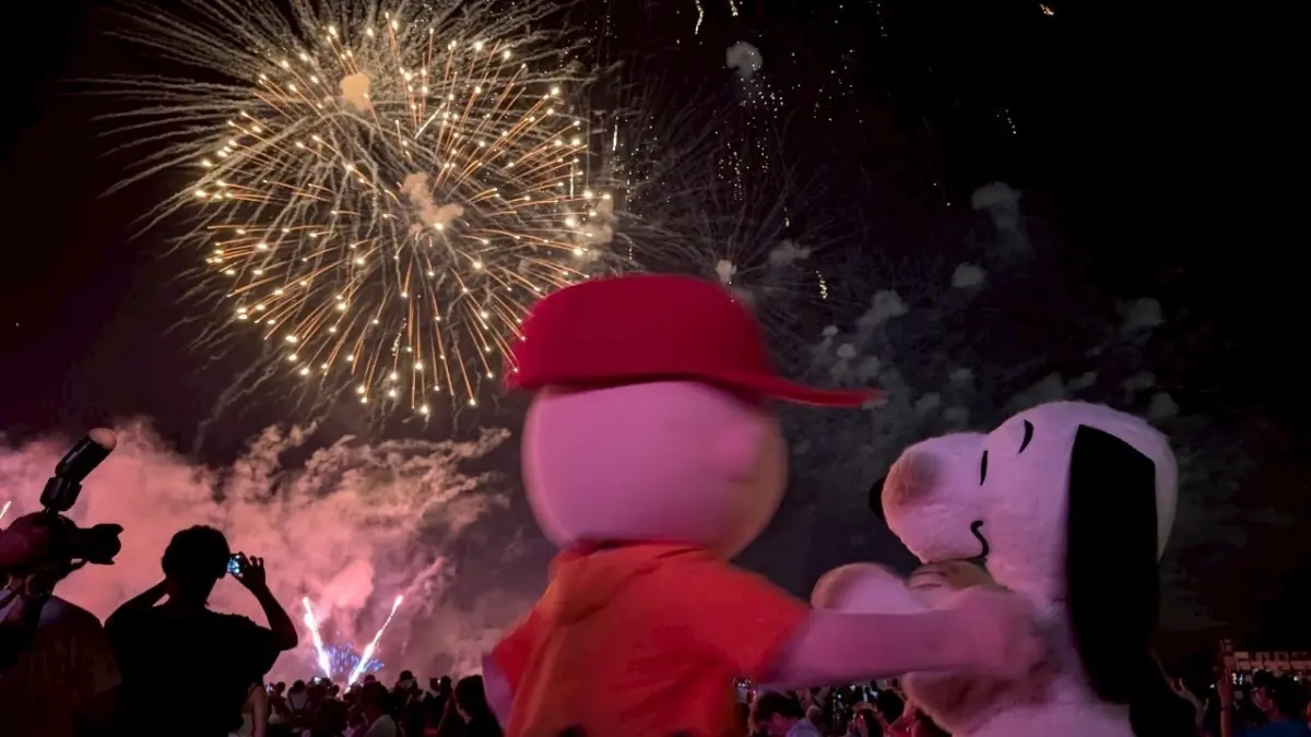 ▲2025澎湖國際海上花火節「Peanuts花生漫畫75週年」臨時取消「史努比無人機」表演被罵爆。今再宣布重啟「史努比無人機」5月19日復飛，於觀音亭園區展演10場次。（圖／澎湖縣政府提供）