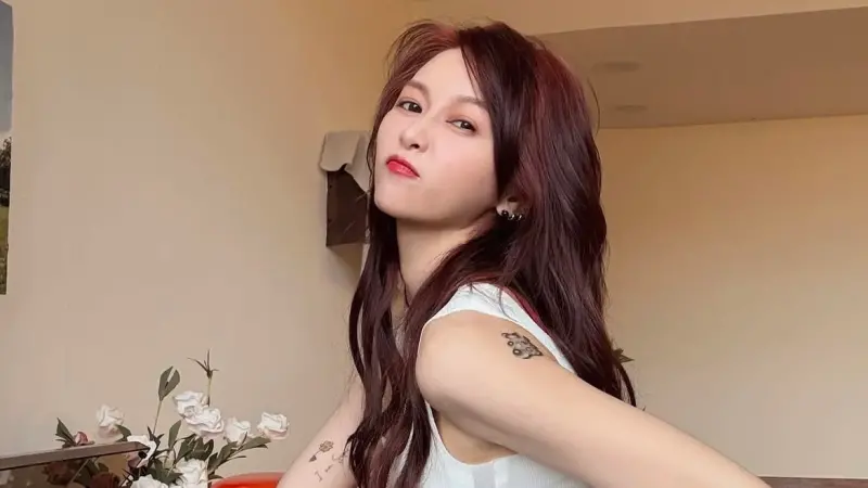 ▲陳佩佩（如圖）親自在社群發文，揭開前夫拿鐵的真面目，指控對方在外是好人形象，私下卻有暴力傾向，多年來飽受冷落與家暴。（圖／陳佩佩IG）