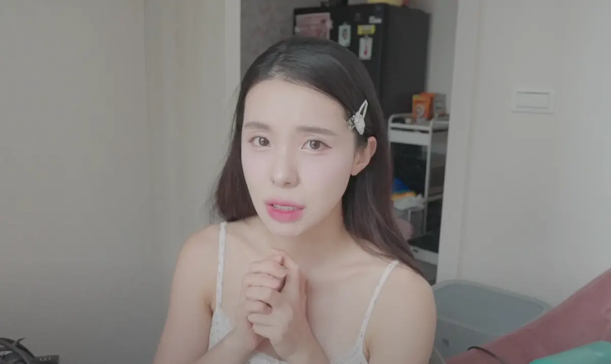 ▲啦啦隊女神李多慧今（8）日在YouTube上曝光自己搬家原因，不僅是因為原本租屋處太小，加上租約到期，只好另覓住所，還直言自己非常想在台買房，但房價實在太貴。（圖／이다혜 李多慧 YouTube）