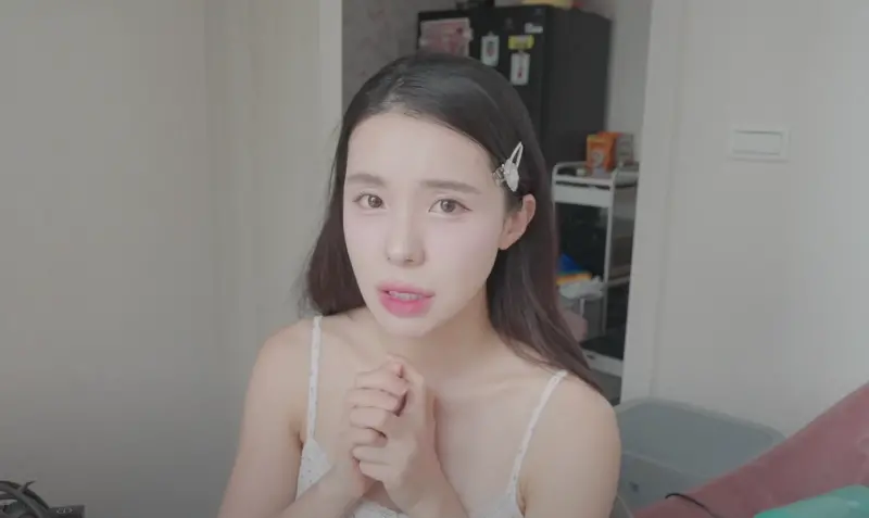 ▲啦啦隊女神李多慧今（8）日在YouTube上曝光自己搬家原因，不僅是因為原本租屋處太小，加上租約到期，只好另覓住所，還直言自己非常想在台買房，但房價實在太貴。（圖／이다혜 李多慧 YouTube）