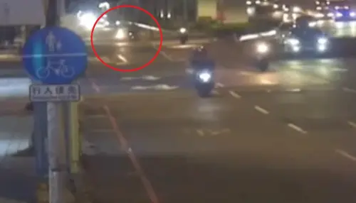 影／板橋大漢橋單車奪命意外！騎YouBike切換車道害死機車騎士
