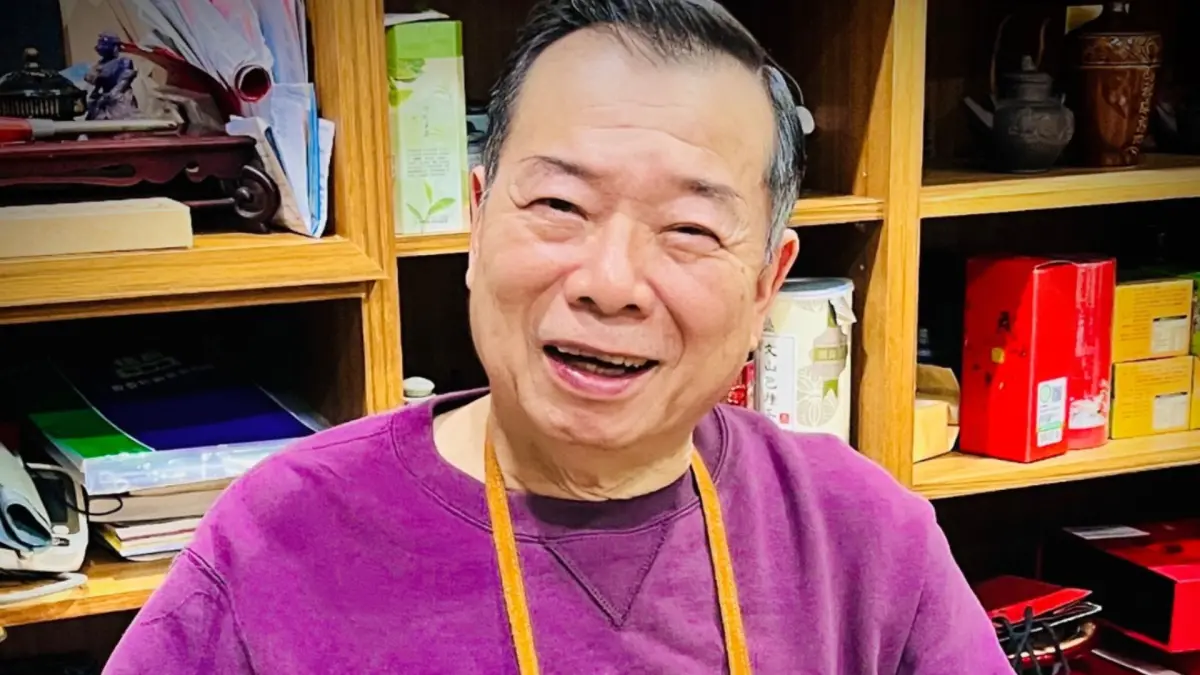 ▲資深藝人廖峻（如圖）因為腦溢血中風入院，狀況危急，他的多年好友粘嫦鈺在節目中透露，廖峻已經脫離險境，只是現在手指還不能動。（圖／歐吉尚 臉書）