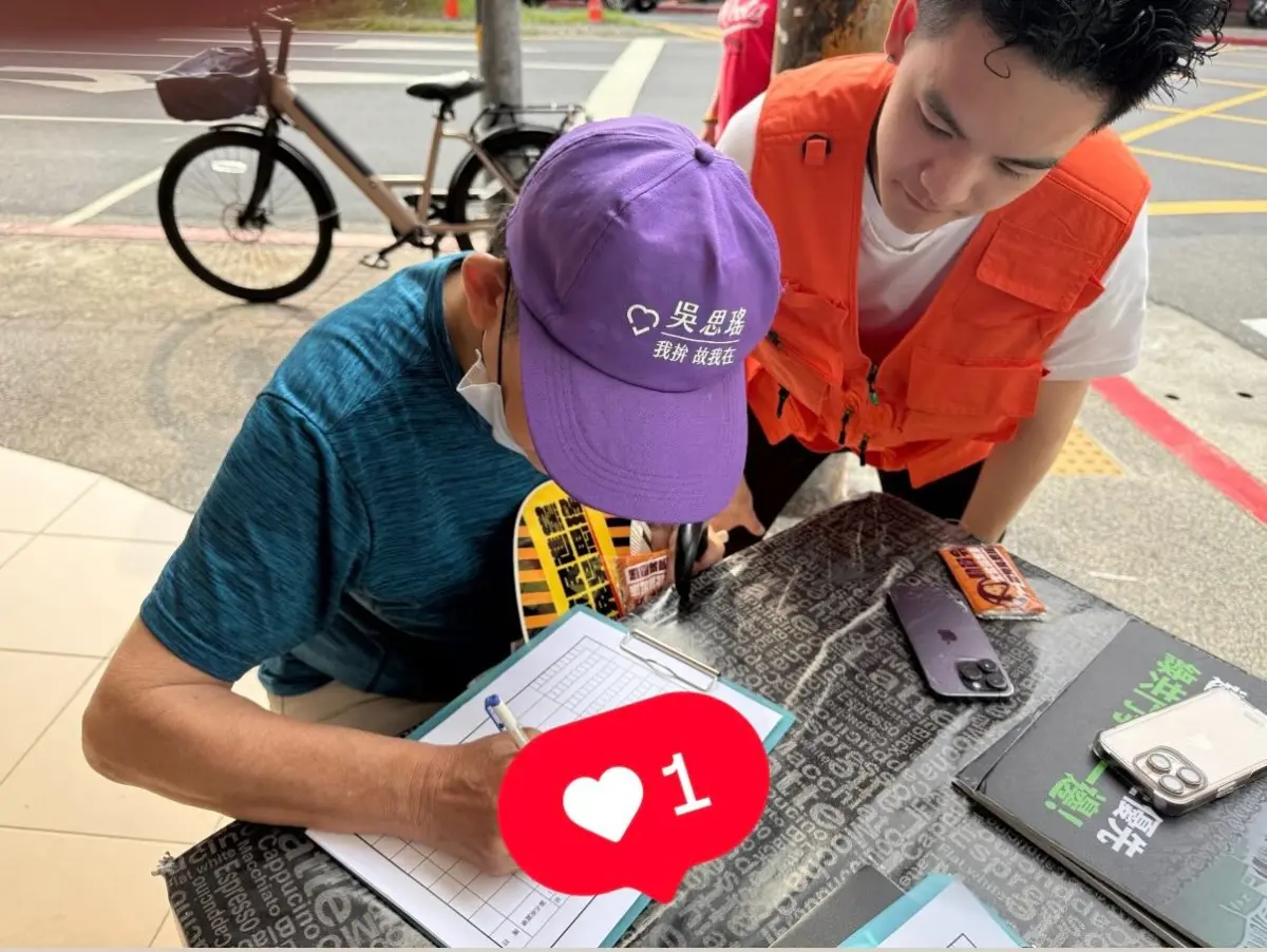 男戴「吳思瑤競選帽」朝罷團走來！結局超反轉 竟高喊這句