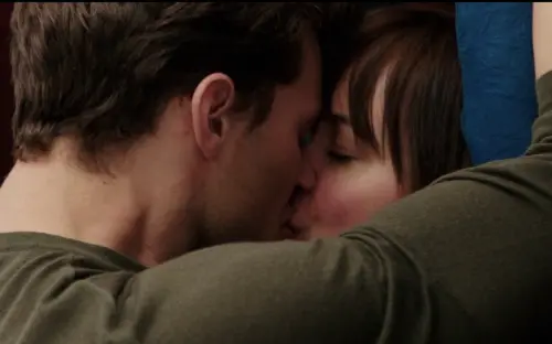 ▲《格雷的五十道陰影》系列過於煽情，被嫌只是在賣弄情色，評價一直高不起來，常常被批評。（圖／摘自IMDb）