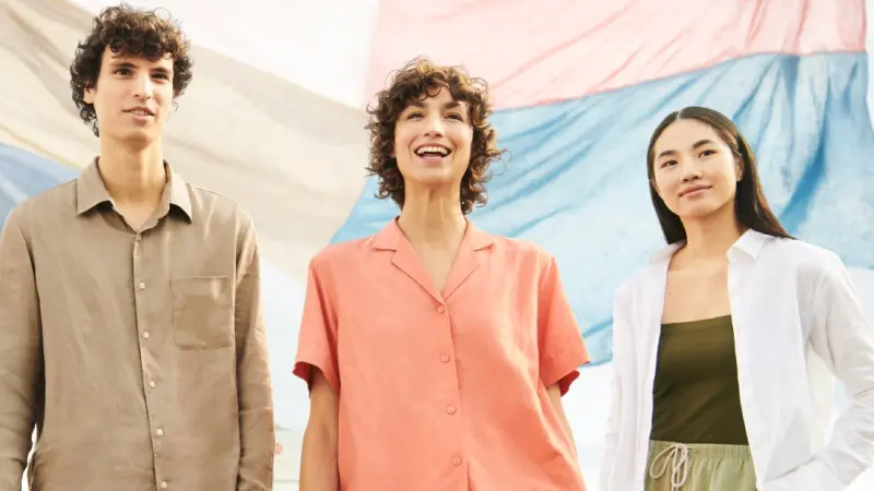 ▲母親節UNIQLO涼夏優惠5月11日送限量康乃馨！女性夏天消暑必囤貨「BRATOP」現省200元，科技空氣AIRism涼感衣也降價、男女款遮陽「防曬外套」現砍200元，通勤機車族必備。（圖／UNIQLO提供）