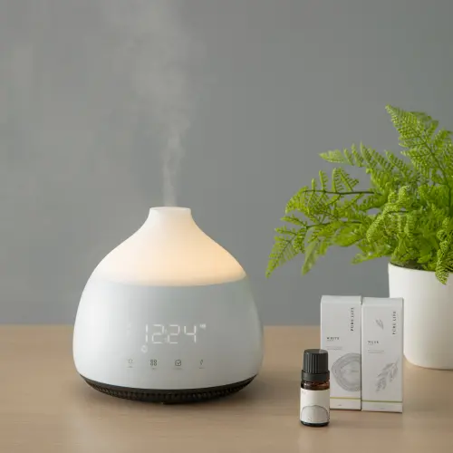 ▲冰滴彩韻智能香氛水氧機，透過超音波技術將香氣擴散到居家空間中，內置5段輕音樂，一機多用。（圖／HOLA提供）