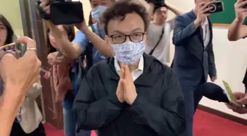 吹哨者踢爆「洩漏國安情報給國台辦」　鄭正鈐發聲了：歡迎來告