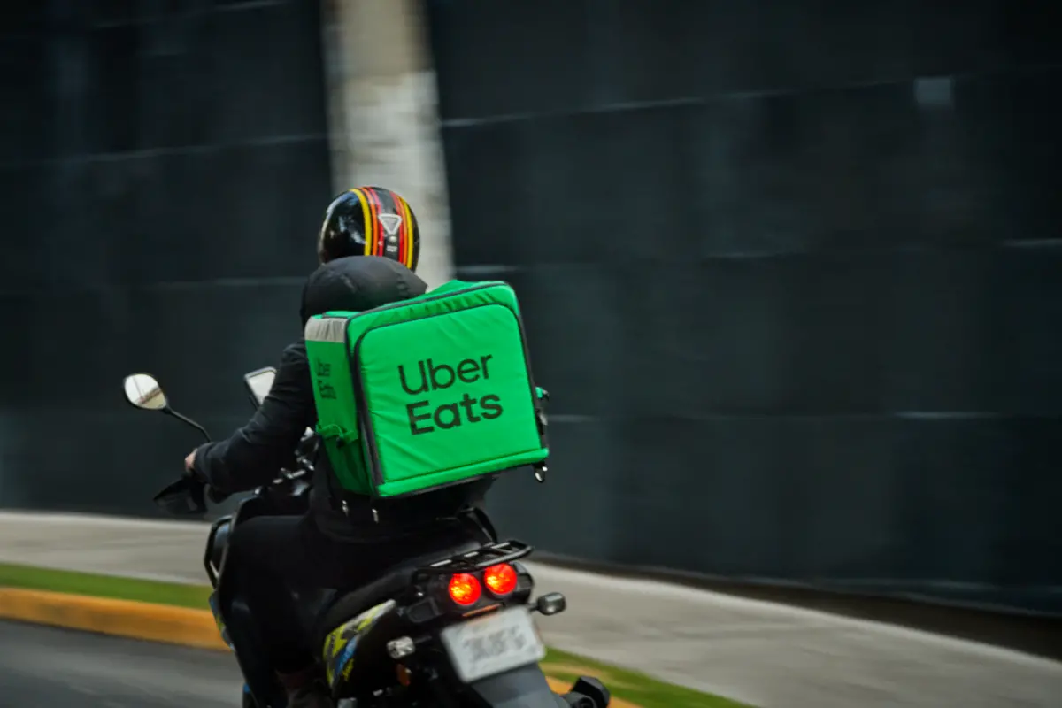 食安新規上路！摸錢後摸食物「最高罰2億」 Uber：納入衛教課程