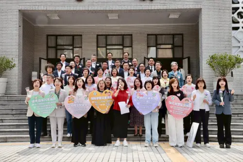 ▲黨團成員站出來聲援林月琴。（圖／記者李政龍攝，2025.05.09）