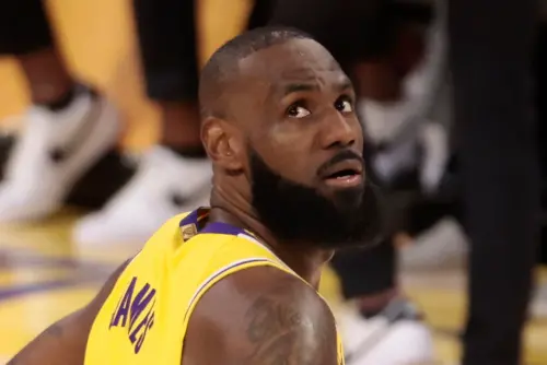 詹皇「冠軍夢」攏係假？！　詹黑球評嗆：薪資將成湖人奪冠絆腳石
