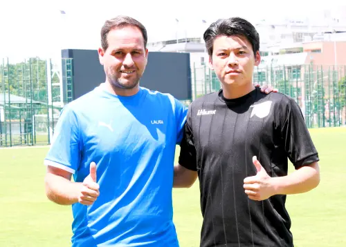 高雄先鋒男足技術總監Ramon(左)與高雄先鋒男足總教練翁偉賓(右),將帶領Attackers FC 進軍2025企乙。(圖/柏文健康事業提供) ▲高雄先鋒男足技術總監Ramon(左)與高雄先鋒男足總教練翁偉賓(右),將帶領Attackers FC 進軍2025企乙。(圖/柏文健康事業提供)